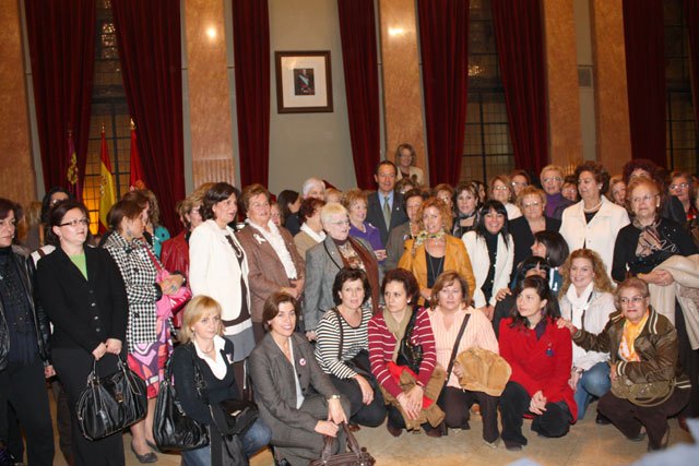 El Alcalde reconoce la labor de los centros municipales de mujeres en la prevención de la violencia de género - 1, Foto 1