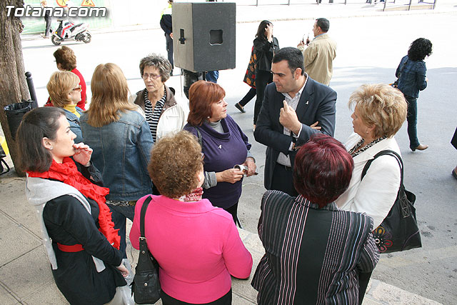 Totana se suma a la lucha contra la Violencia de Gnero con una concentracin silenciosa - 1