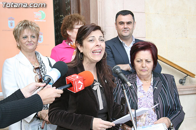 Totana se suma a la lucha contra la Violencia de Gnero con una concentracin silenciosa - 3