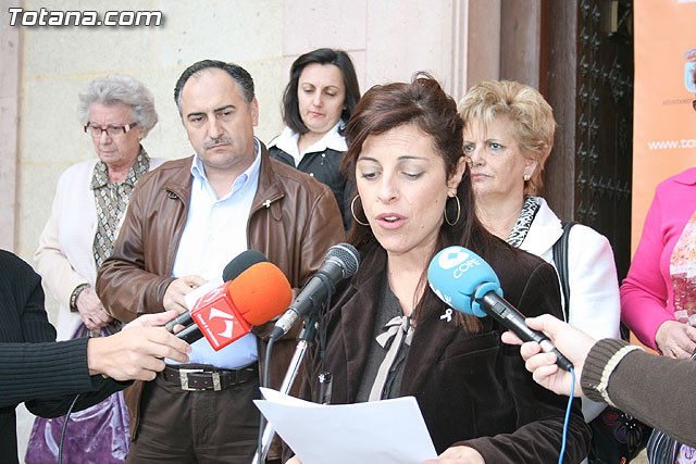 Totana se suma a la lucha contra la Violencia de Gnero con una concentracin silenciosa - 4