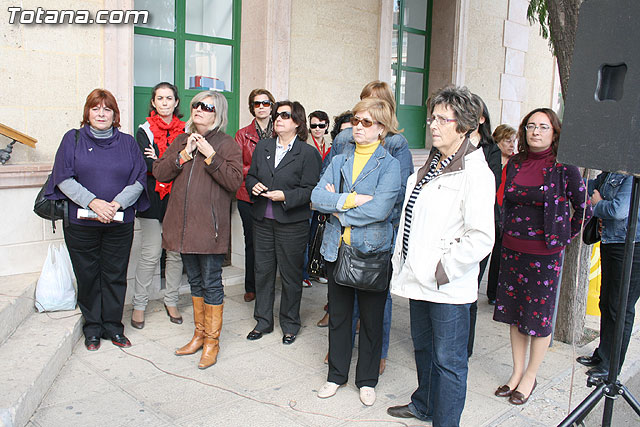 Totana se suma a la lucha contra la Violencia de Gnero con una concentracin silenciosa - 5