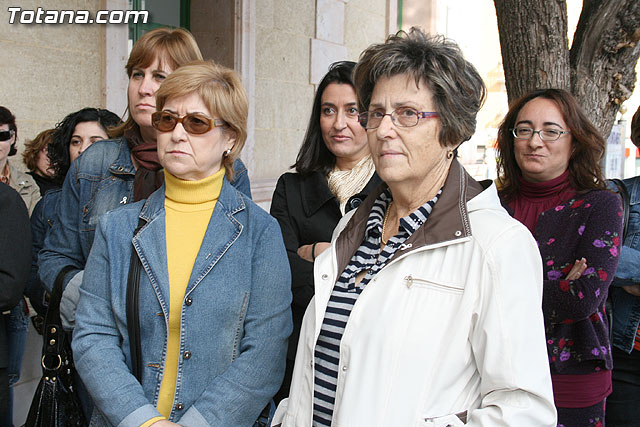 Totana se suma a la lucha contra la Violencia de Gnero con una concentracin silenciosa - 7