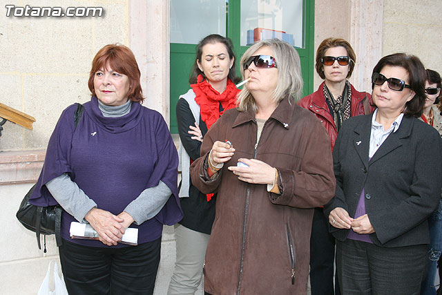 Totana se suma a la lucha contra la Violencia de Gnero con una concentracin silenciosa - 8