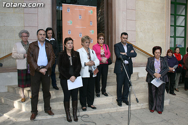 Totana se suma a la lucha contra la Violencia de Gnero con una concentracin silenciosa - 22