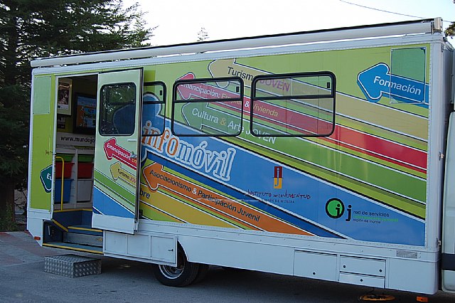 El Infomovil llega al IES San Juan Bosco para inaugurar un nuevo punto de información juvenil, a través del programa “Corresponsales” - 1, Foto 1