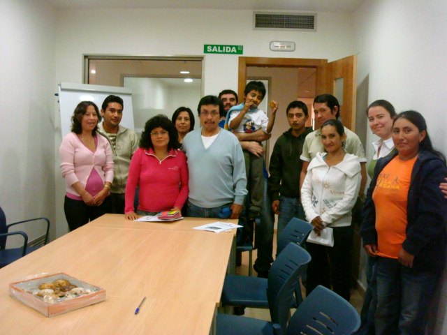 Técnicos del proyecto de Integración socioeducativa de menores y jóvenes en situación o riesgo de exclusión social mantienen una reunión con los padres de los participantes, Foto 2