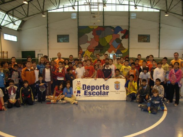 The Department of Sports School is organizing a badminton tournament, set in the School Sports Programme, Foto 3