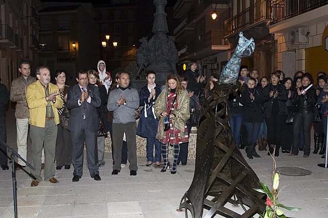 Cientos de mazarroneros homenajean a Josefa de la plaza, Foto 1