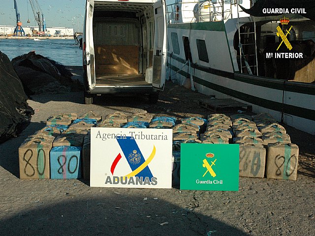 Desarticulada una red que utilizaba un barco pesquero para introducir hachís - 2, Foto 2