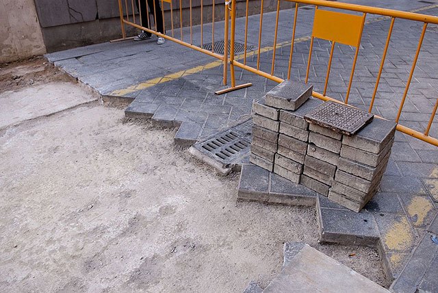 Cortada al tráfico la calle Jara por las obras de la peatonalización - 2, Foto 2