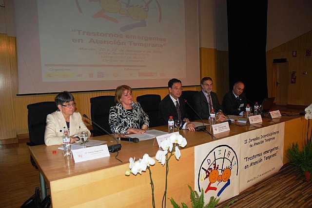 El consejero de Política Social, Mujer e Inmigración, Joaquín Bascuñana, durante la inauguración de las 'II Jornadas de Atención Temprana'., Foto 1