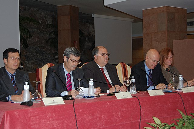 De izq. a dcha. Edmundo Tomás García, Juan Martínez Moya, Fernando de Rosa Torner, Javier Parra García, y Nieves Sánchez Ruiz, Foto 1
