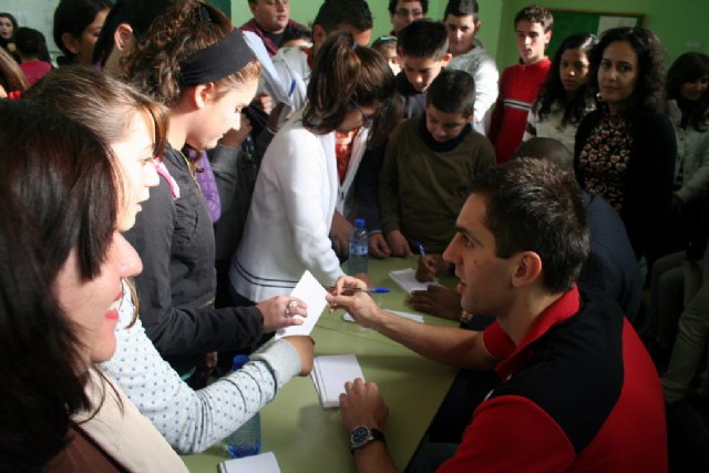 Vujanic y Powell causan furor en el IES Francisco Ros Giner de Lorca - 1, Foto 1