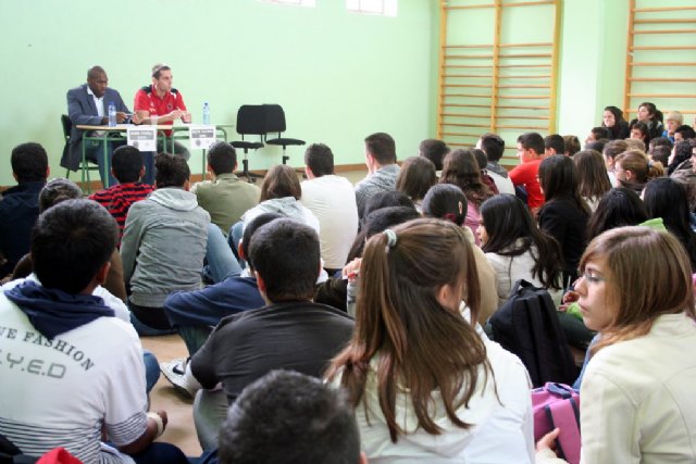 Vujanic y Powell causan furor en el IES Francisco Ros Giner de Lorca - 2, Foto 2