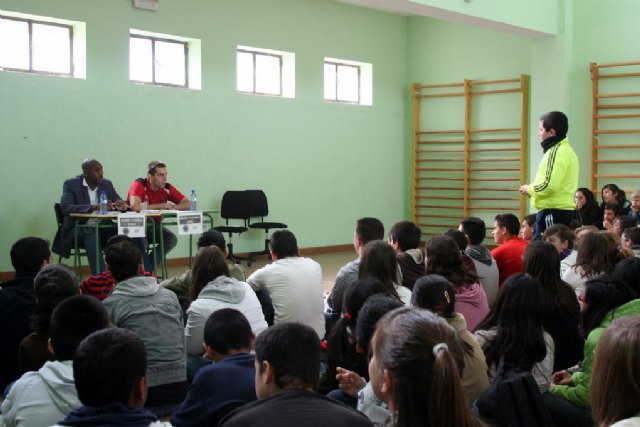 Vujanic y Powell causan furor en el IES Francisco Ros Giner de Lorca - 3, Foto 3