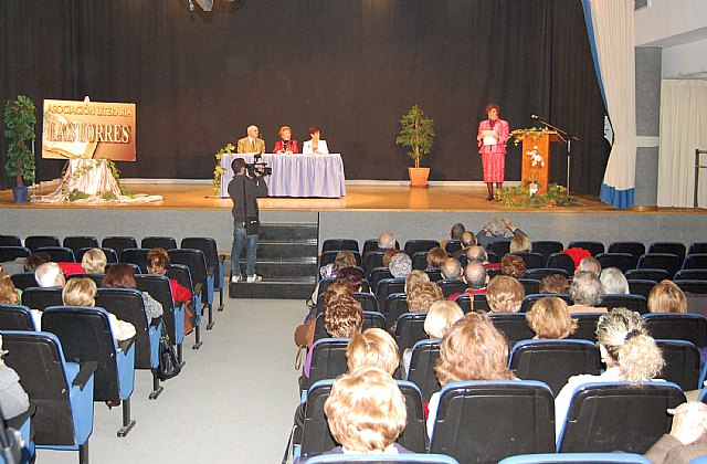 Las Torres de Cotillas presentó el libro “A ratos libres”, de Flor Ureña - 2, Foto 2