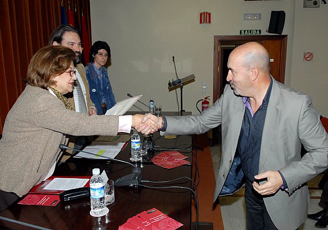 Miguel Sánchez Robles consigue el Premio de Poesía Dionisia García de la Universidad de Murcia - 1, Foto 1