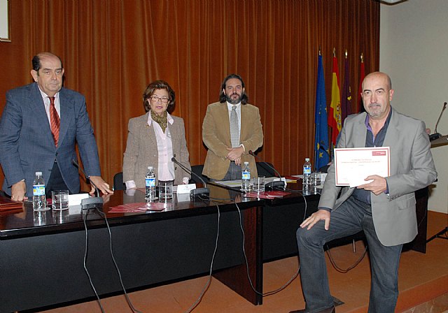 Miguel Sánchez Robles consigue el Premio de Poesía Dionisia García de la Universidad de Murcia - 2, Foto 2