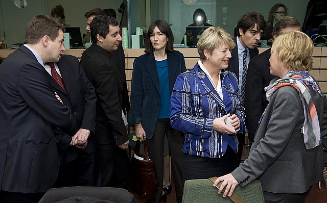 El consejero de Cultura y Turismo, Pedro Alberto Cruz, en el Consejo de Ministros de Cultura de la Unión Europea, acompañado por la ministra de Cultura, Ángeles González-Sinde., Foto 1