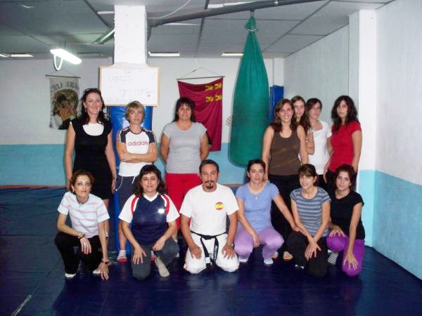 15 mujeres aprenden defensa personal en un curso que ha organizado la Concejalía de Igualdad de Oportunidades - 1, Foto 1