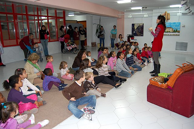 Más de 50 niños asisten a un Cuenta Cuentos en la biblioteca de Alguazas - 1, Foto 1