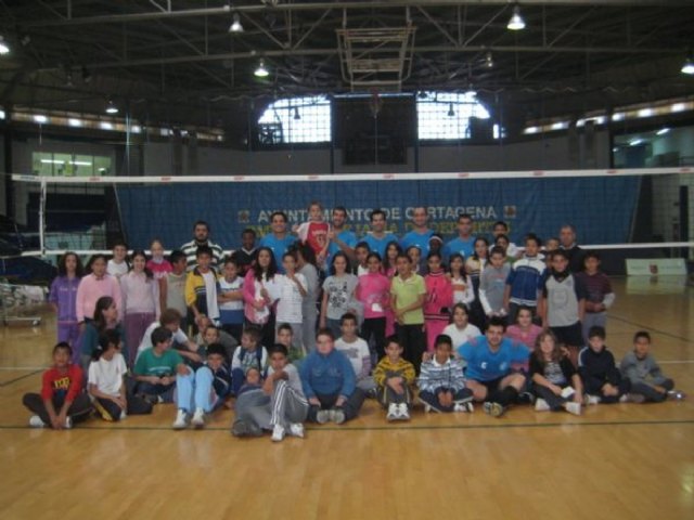 Los alumnos del colegio San Antonio Abad toman contacto con el Talasur UPCT Voleibol Cartagena - 2, Foto 2