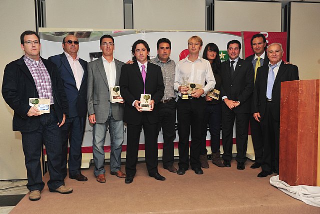Los galardonados 2009, acompañados por Francisco García García y Alfredo Octavio Sarriá., Foto 1