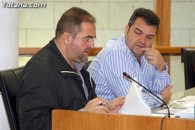 El Grupo Municipal de IU+LV presenta un moción en apoyo a los afectados por el VIH/SIDA, en el 1 de diciembre, día Internacional, Foto 1