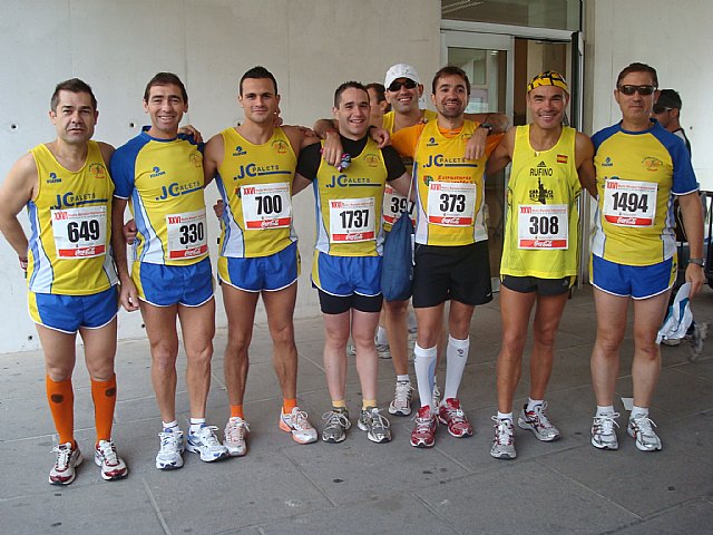 Gran papel de los atletas del Club Atletismo Totana en la media maratón de Benidorm, Foto 1
