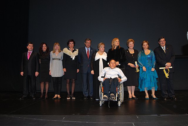 Dr. Manuel Moreno receives an award FAMDIF, Foto 5