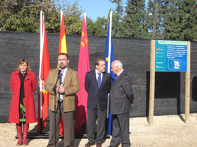 La imagen muestra al director general Pablo Fernández en un momento de su intervnención durante la presentación del proyecto, Foto 1