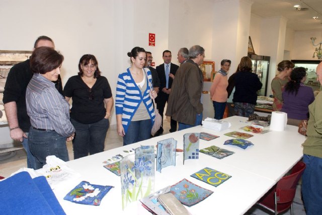 36 alumnos de los cursos de artesanía vidriera reciben sus diplomas - 1, Foto 1