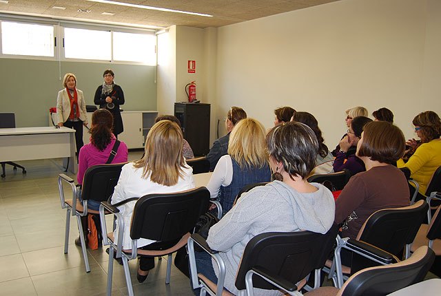 Clausurado el Curso de Tcnicas de Intervencin con Personas Mayores y Dependientes, Foto 1