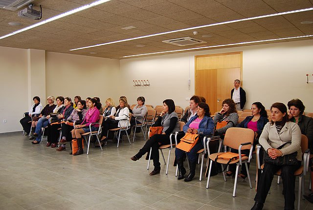 Clausurado el Curso de Tcnicas de Intervencin con Personas Mayores y Dependientes, Foto 2