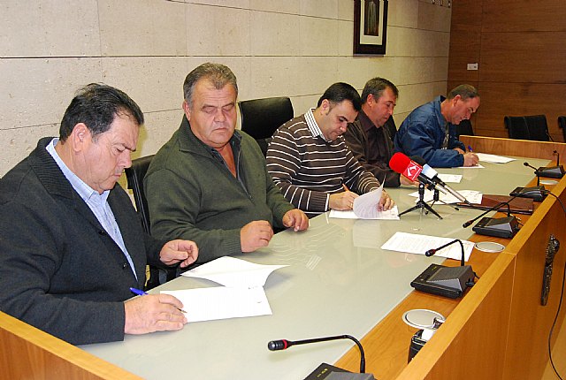 El ayuntamiento de Totana firma tres convenios de colaboración con las asociaciones agrarias, Foto 1