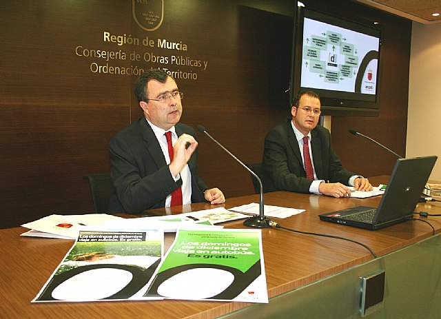 La campaña ‘Eldíade’ permite viajar gratis en autobús los domingos de diciembre en los 45 municipios de la Región - 1, Foto 1