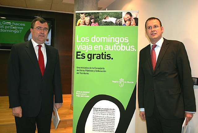 La campaña ‘Eldíade’ permite viajar gratis en autobús los domingos de diciembre en los 45 municipios de la Región - 2, Foto 2