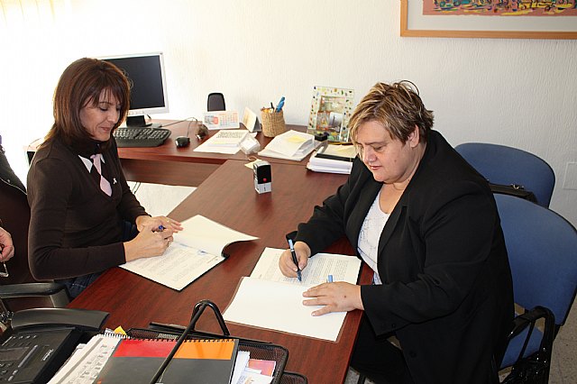 El Ayuntamiento de Torre-Pacheco firma dos convenios de colaboración con FAMDIF/COCEMFE-MURCIA Y APANDA. - 1, Foto 1