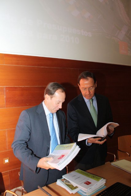 El Alcalde presenta unos presupuestos para 2010 “realistas, equilibrados, condicionados por la crisis - 1, Foto 1
