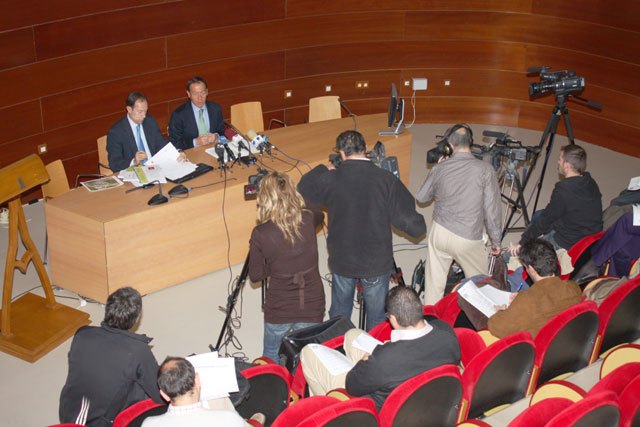 El Alcalde presenta unos presupuestos para 2010 “realistas, equilibrados, condicionados por la crisis - 3, Foto 3