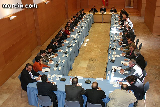 Los alcaldes plantean a Valcárcel los problemas de financiación y el precio del agua - 1, Foto 1