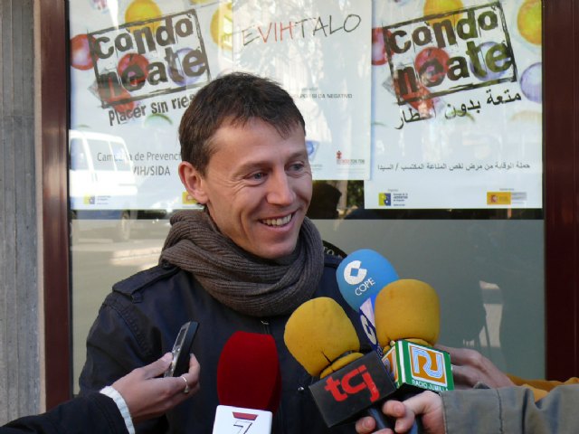 Reparten 1.000 preservativos masculinos a los jóvenes con motivo del día mundial del SIDA - 2, Foto 2