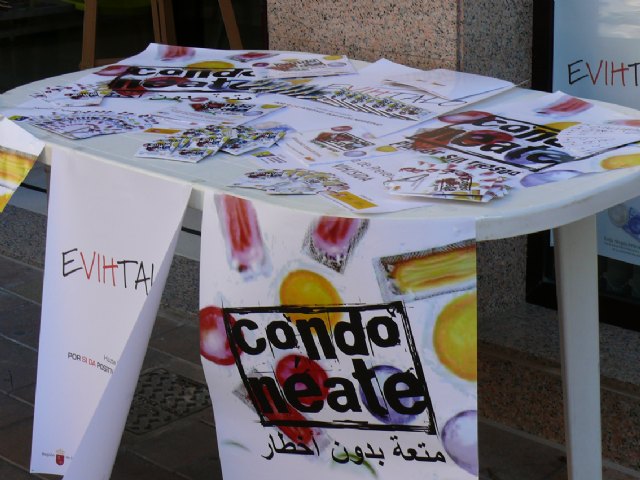 Reparten 1.000 preservativos masculinos a los jóvenes con motivo del día mundial del SIDA - 3, Foto 3