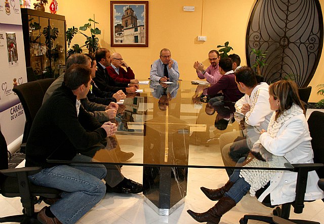 El Ayuntamiento se reúne con propietarios de bares de “La Zona” - 1, Foto 1