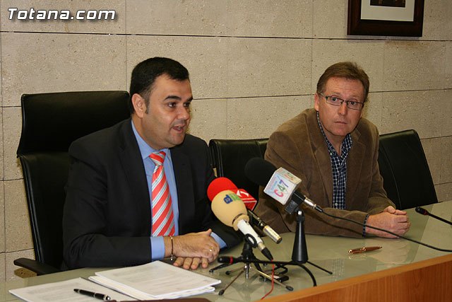 Las obras de construcción de la rotonda en la intersección de las avenidas Juan Carlos I y rambla de La Santa minimizarán los problemas relacionados con el tráfico rodado, Foto 2