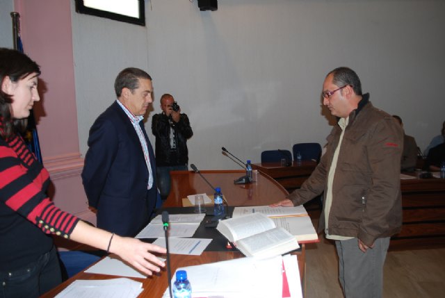 Rafa Martínez promete la Constitución en su toma de posesión como nuevo concejal del Grupo Socialista - 1, Foto 1