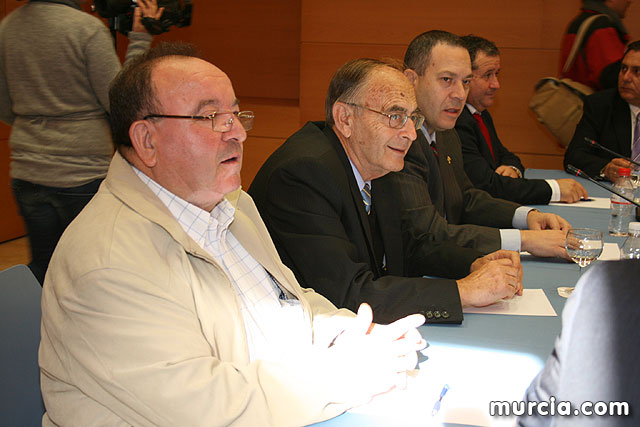 Los alcaldes plantean a Valcrcel los problemas de financiacin y el precio del agua - 10