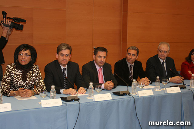 Los alcaldes plantean a Valcrcel los problemas de financiacin y el precio del agua - 4