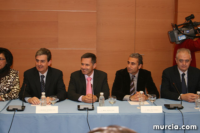 Los alcaldes plantean a Valcrcel los problemas de financiacin y el precio del agua - 5