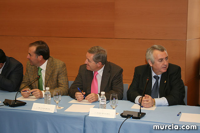 Los alcaldes plantean a Valcrcel los problemas de financiacin y el precio del agua - 16